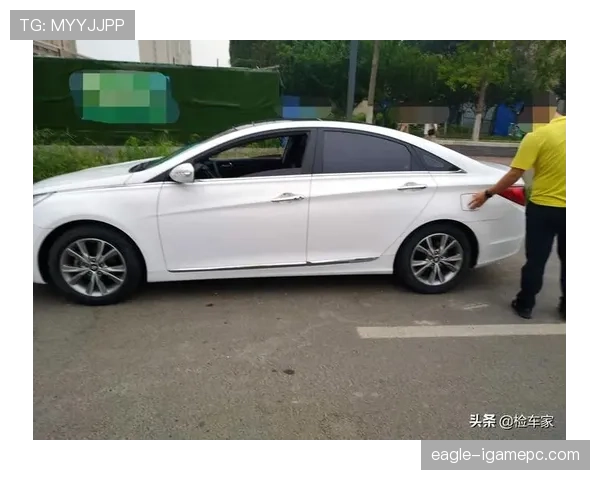 路上看到萨卡像邻家小哥，回头一瞥他家门口那辆车我笑不出来了